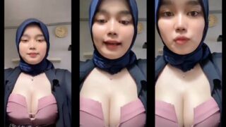 Bokep Jilbab Nakal Pamerin Belahan Dadaa